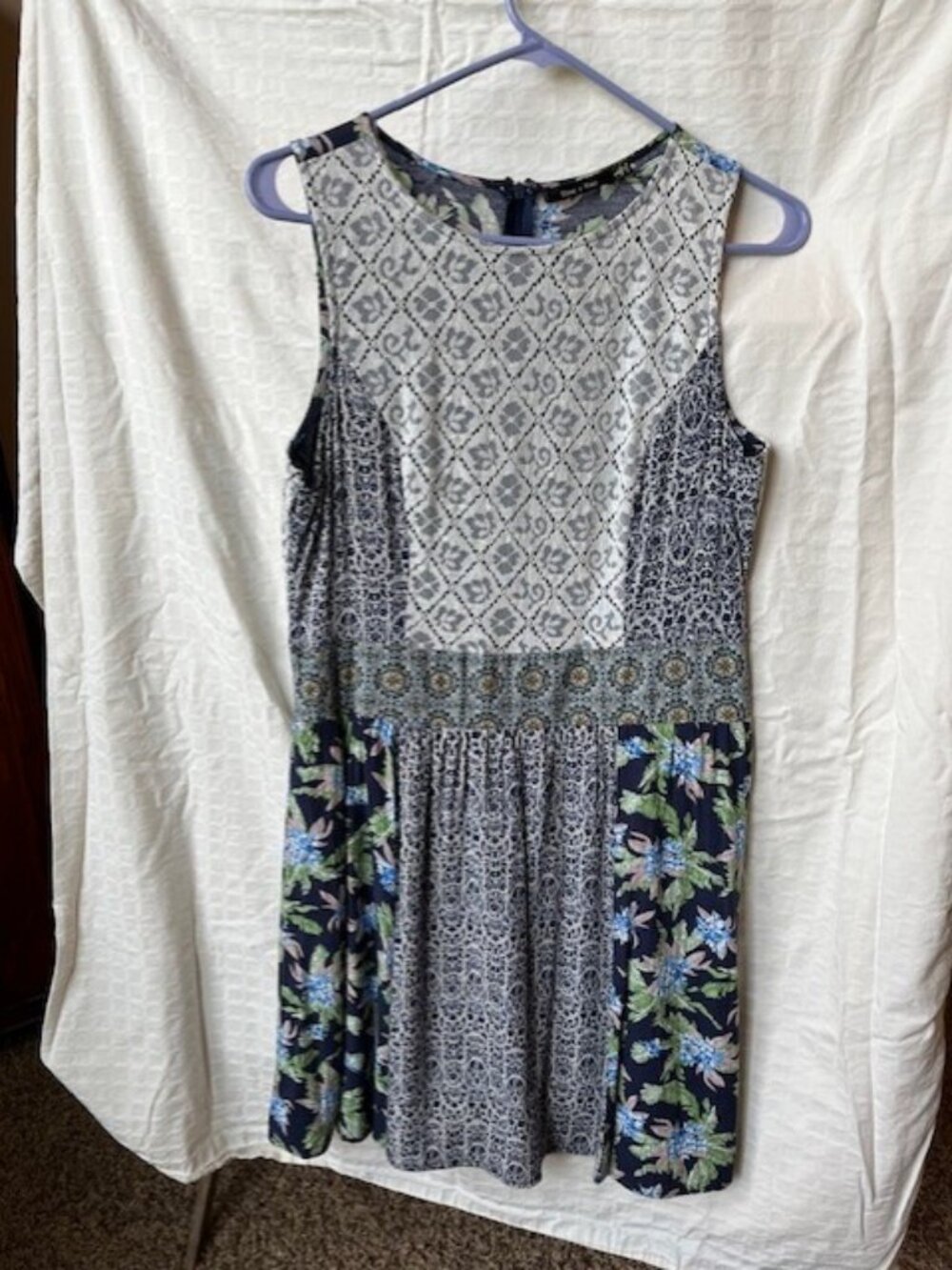 Doe and Rae Sleeves dress. size Med